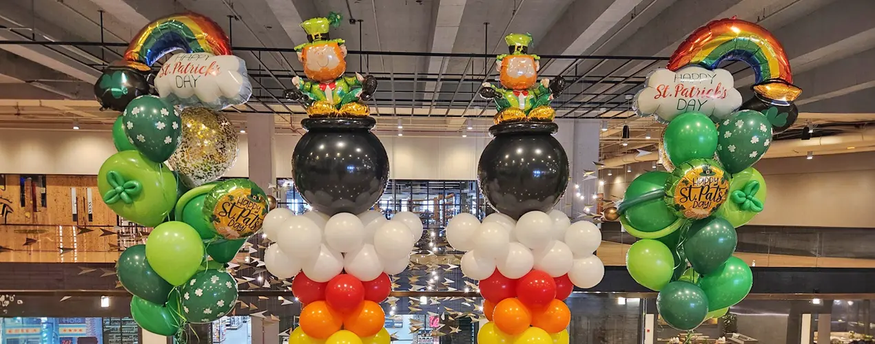 St Patrick's Day balloon decor for Chicago bars and businesses