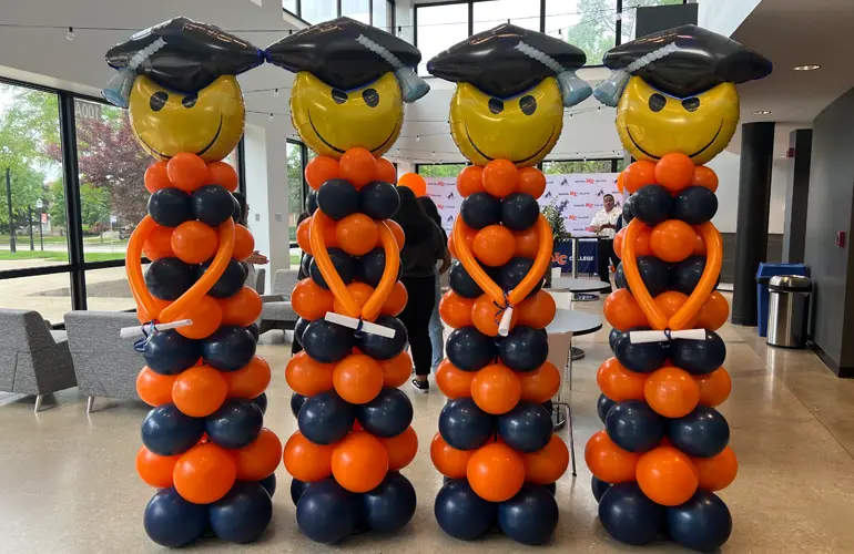 Graduation balloon columns