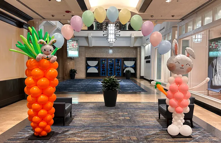Balloon arch with a carrot and Easter bunny on the sides