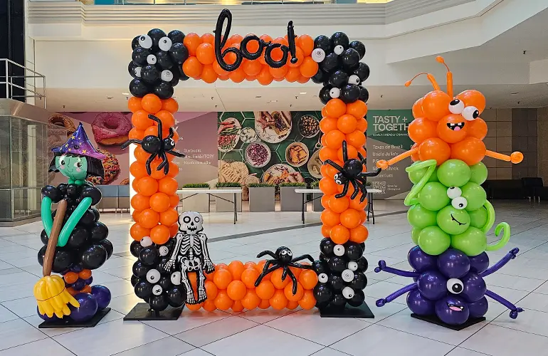 Halloween balloon photo area for halloween in a mall 