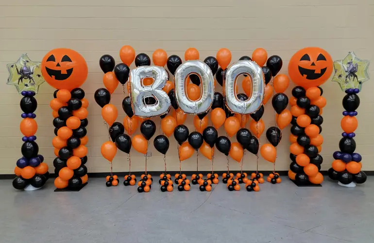 Halloween balloon display backdrop with balloon bouquets and columns