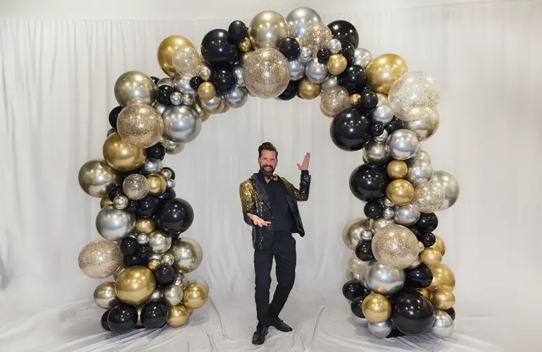 Organic balloon arch