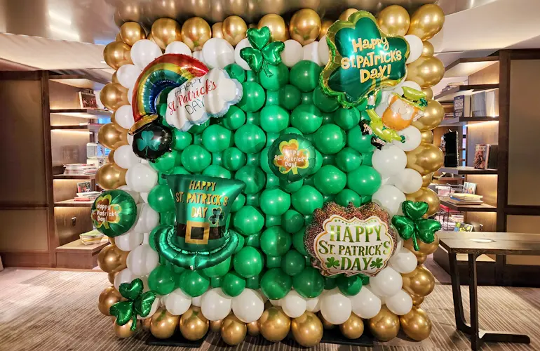 St Patrick's Day themed balloon wall with matching theme foil balloon accents