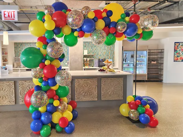 8ftx8ft Trendy Arch with glitter balloon accents