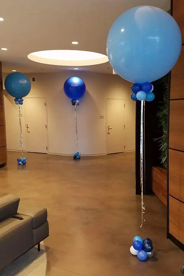Jumbo balloon with collar adjusted to be floor decor or a centerpiece