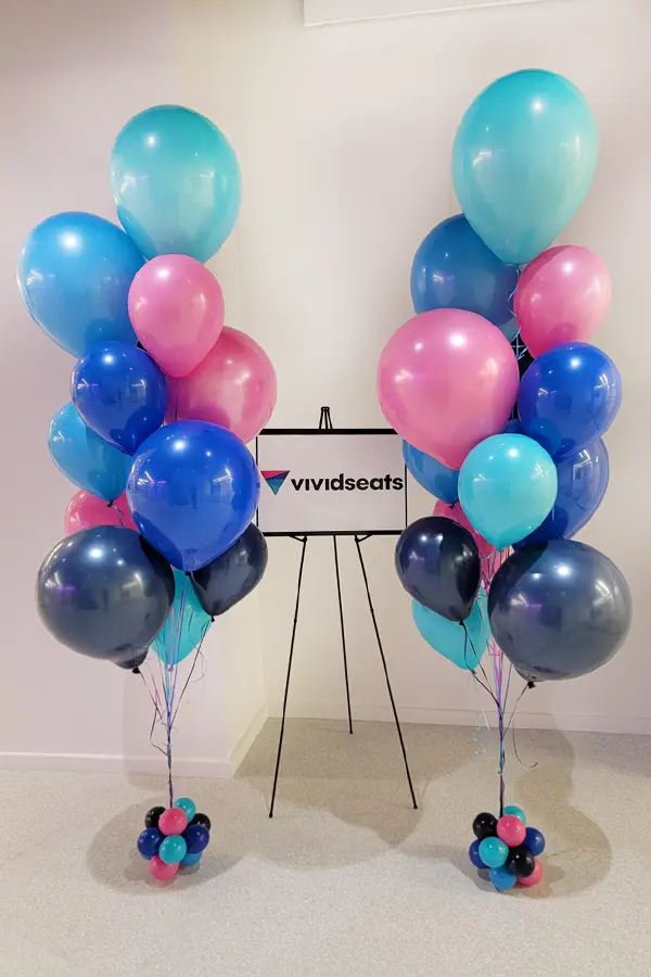 This bouquet is created with mix of different sized balloons in solid colors creating an impactful balloon bouquet perfect for room and entryway decor
