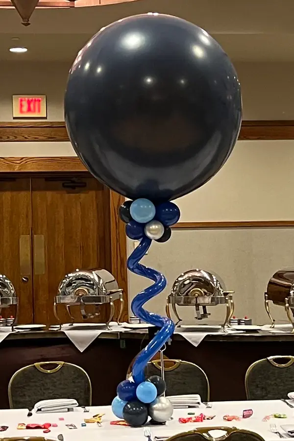 Jumbo balloon centerpiece for large room events