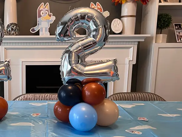Mini foil curl balloons creating a balloon centerpiece