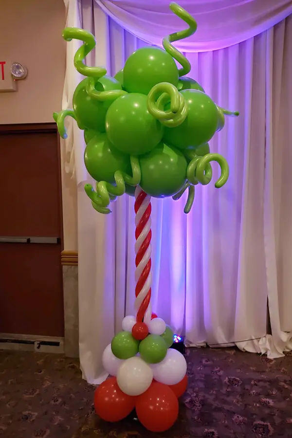 Dr Seuss themed balloon tree with squiggle accents