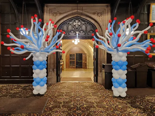 Classic 8ftx8ft balloon arch with squiggle flower accents