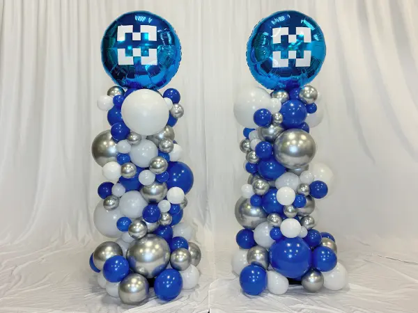 Organic balloon columns in Harper College colors with a custom logo topper
