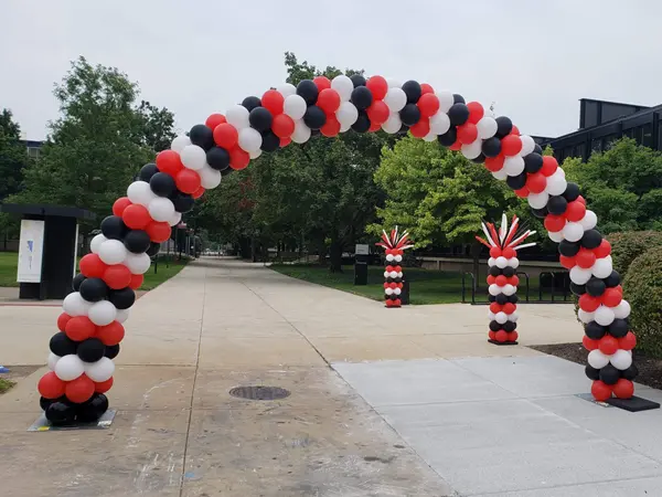 Wide classic balloon arch in school colors