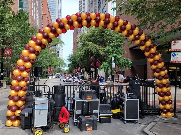 Wide balloon arch for outdoor events