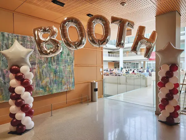 Balloon columns with helium foil balloon letters arch
