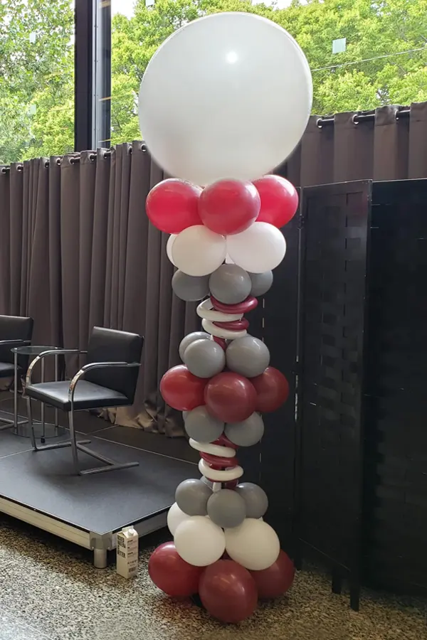 7.5ft squiggle balloon column