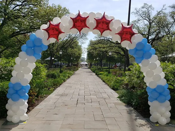 Wide Chicago Flag balloon arch for outdoors