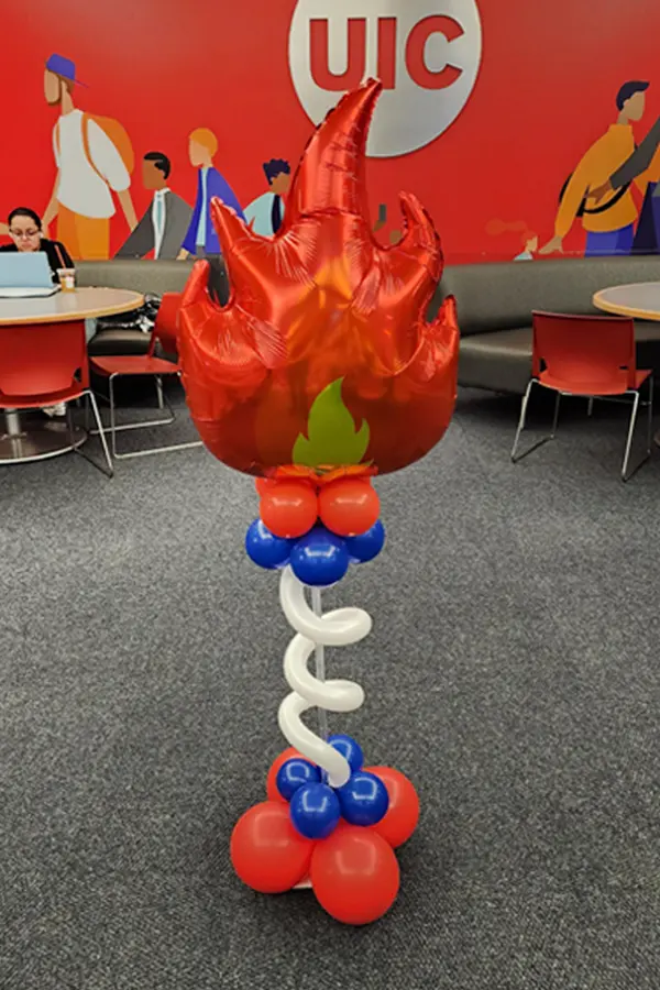 Balloon pedestal centerpiece with foil flame balloon topper
