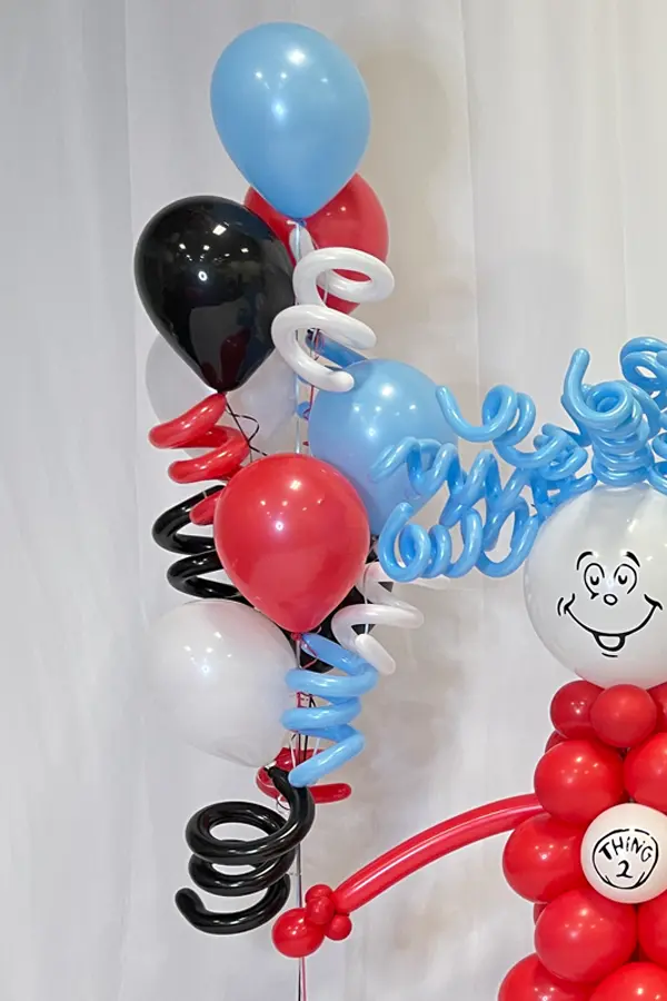 Squiggle balloon bouquet of 8