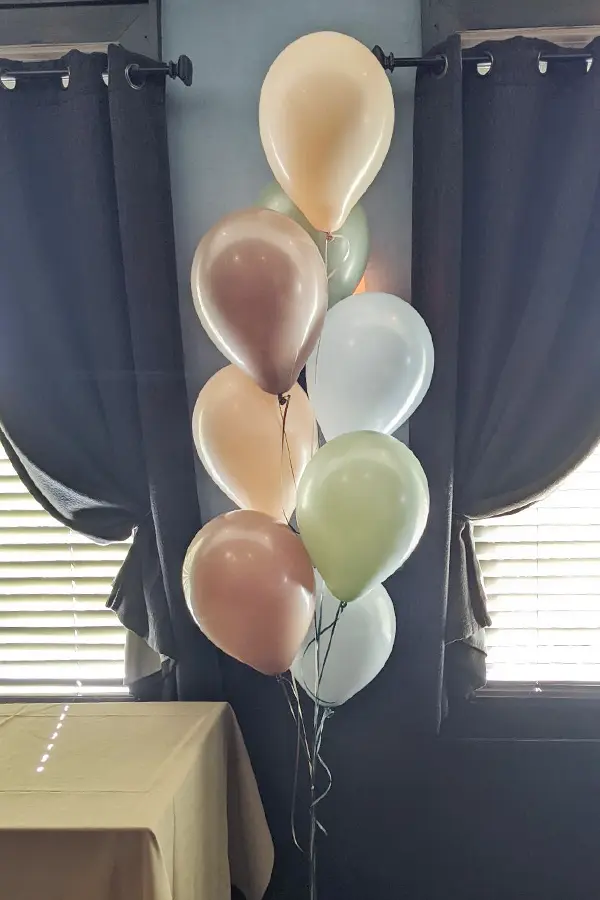 Balloon bouquet of 8 in fall colors