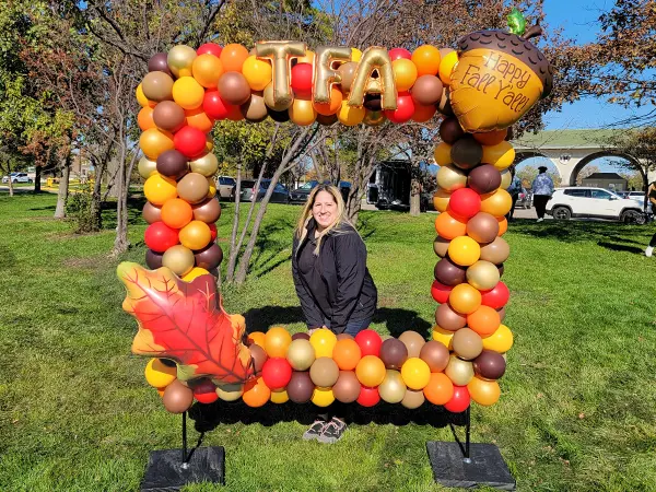 Organic balloon frame with fall foil balloons