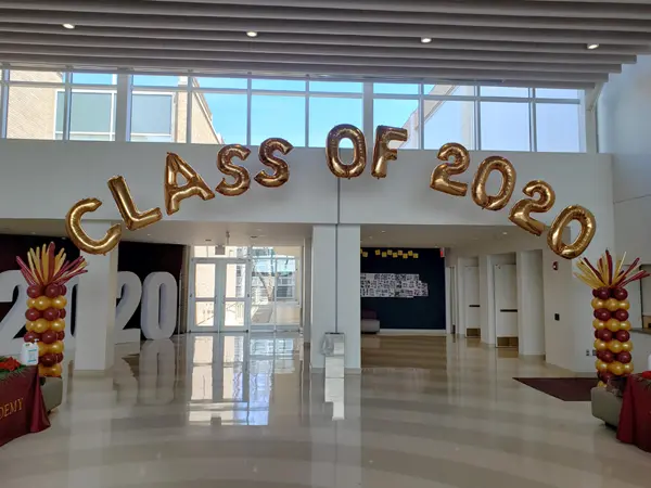 Class of 2023 helium arch with columns