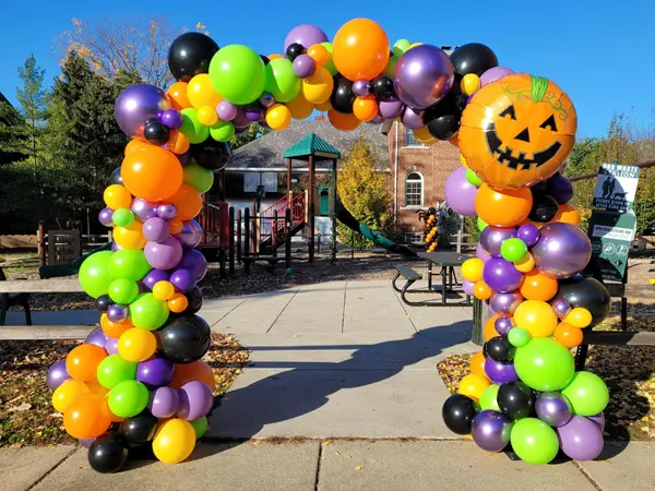 Organic balloon arch with large halloween themed foil accent