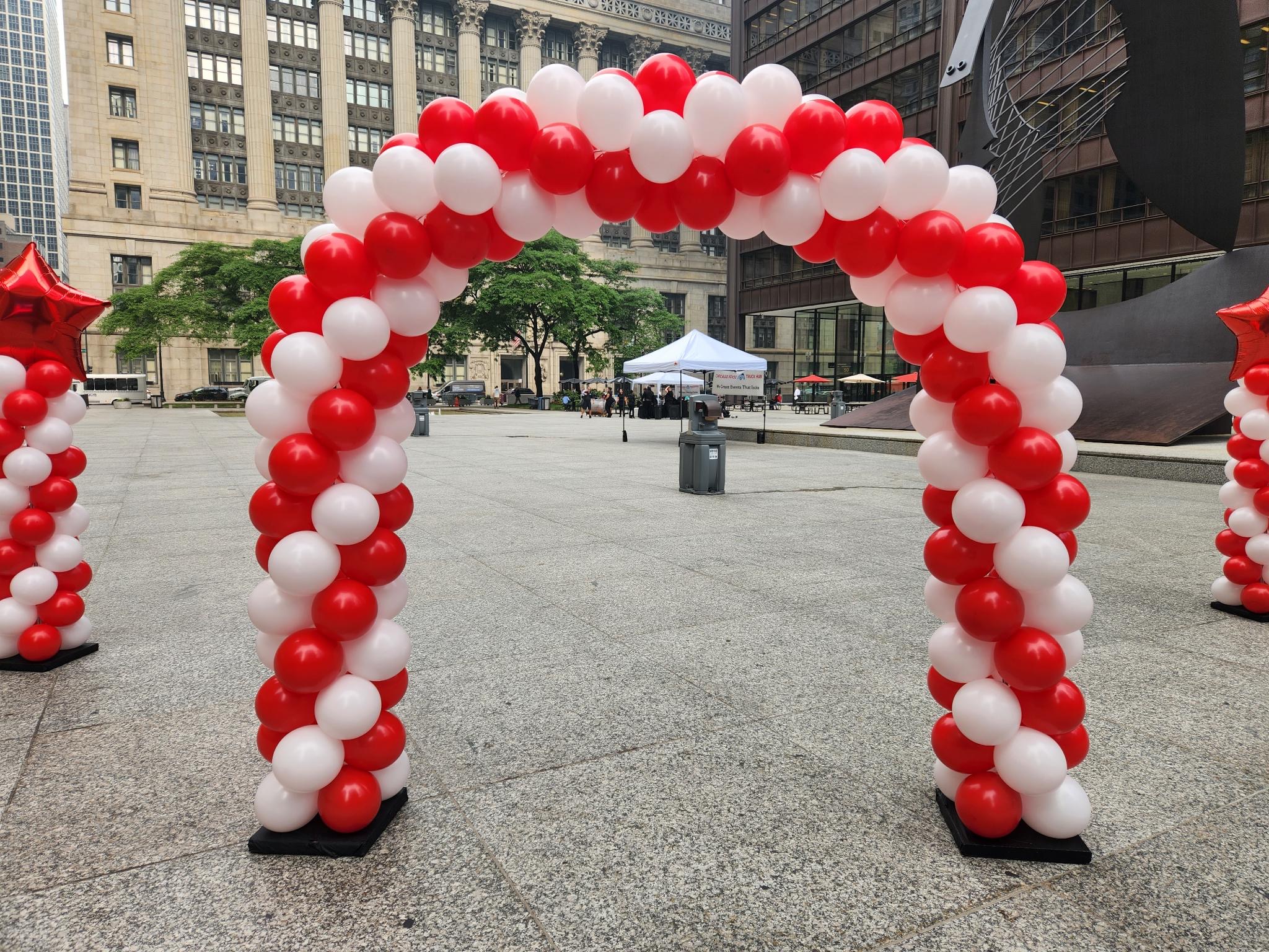 Classic balloon arch in a spiral pattern