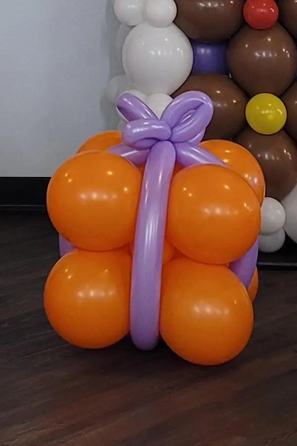 Small balloon gift decoration
