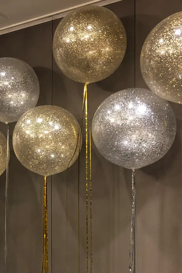 A jumbo 30in clear balloon filled with glitter to add sparkle to the room.