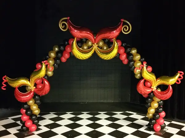 mardi gras party arch