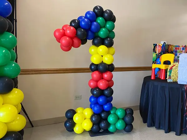 5ft tall balloon letter or number sculpture