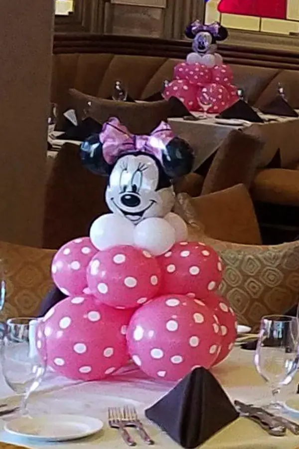 Foil Minnie Mouse head balloon centerpiece