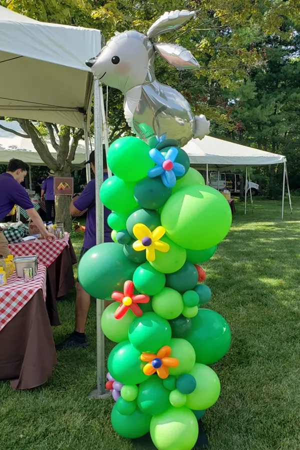 Organic balloon column with animal foil topper