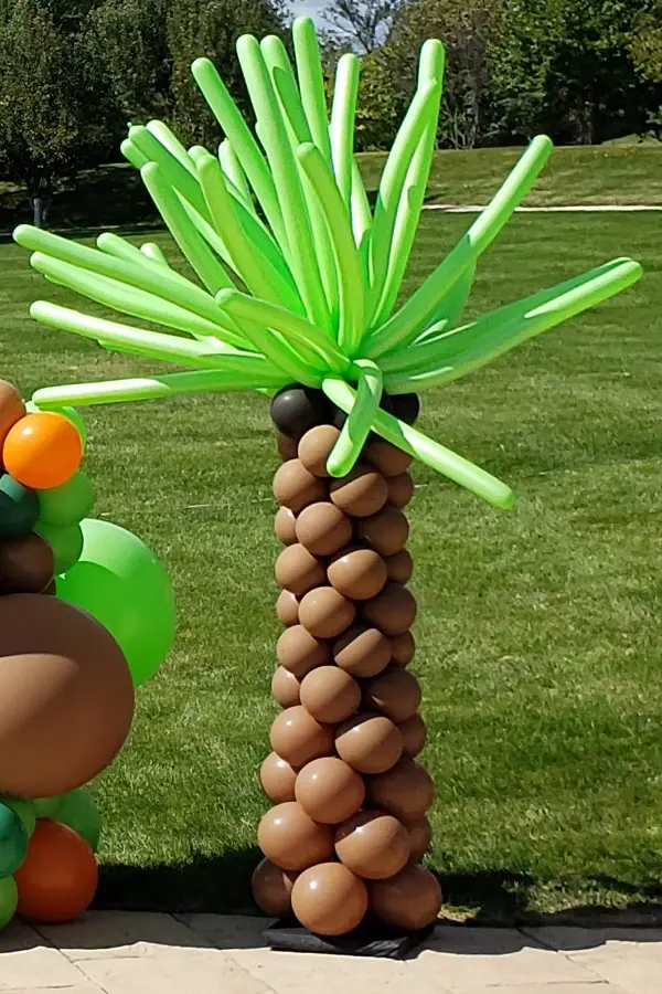 Outdoor balloon palm tree sculpture