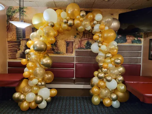 8ftx8ft organic styled balloon arch