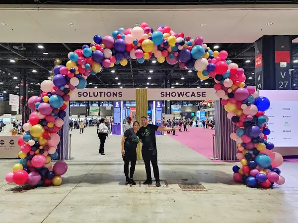 21ft wide balloon arch, even cars can drive through it