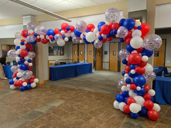 10ftx10ft Deluxe organic balloon arch with foil starburst accents