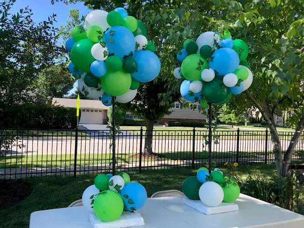 Organic balloon cluster centerpiece for indoor or outdoor use