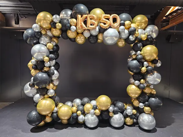 10ftx10ft Deluxe organic balloon arch with foil starburst accents