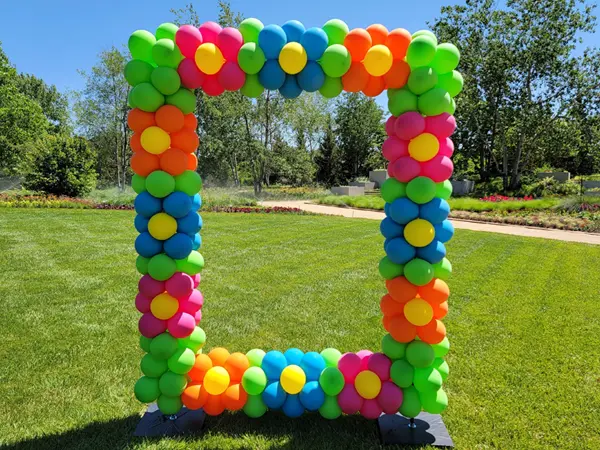 Balloon photo frame for selfies or photo station