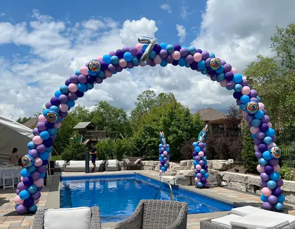 Balloon decor for a parade vehicle