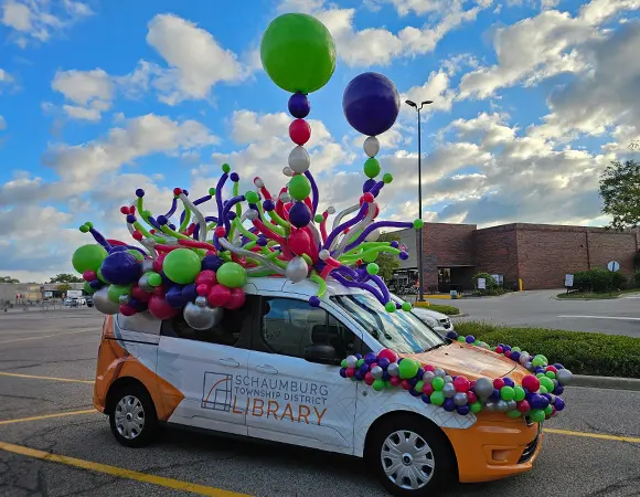 Balloon decor for a parade vehicle