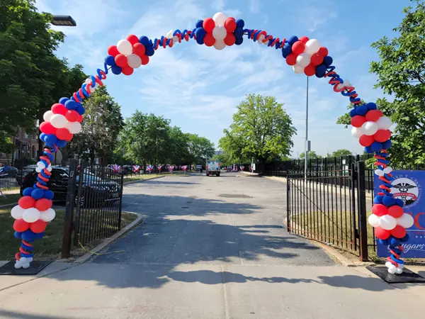 21ft wide squiggle outdoor balloon arch
