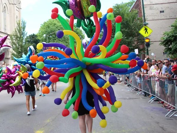Wiggle ball balloon backpack for parades