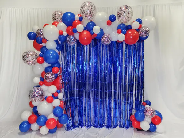 Staying true to red white and blue with this patriotic balloon backdrop