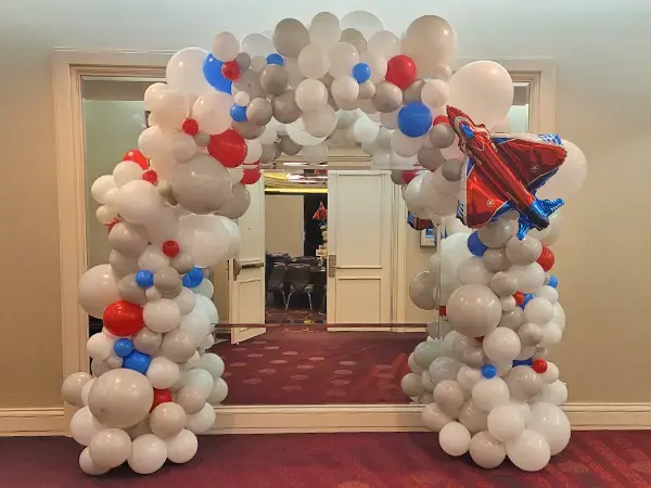 Organic balloon arch with large foil shapes