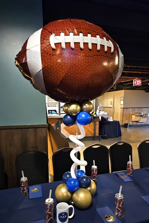 Table centerpiece with jumbo sport ball balloon foil