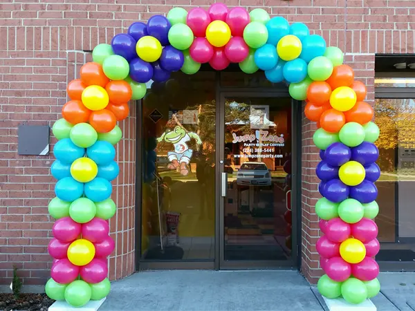 Classic 8ftx8ft balloon arch in flower pattern