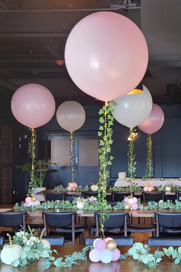 Trendy balloon centerpiece with ivy and led light accents
