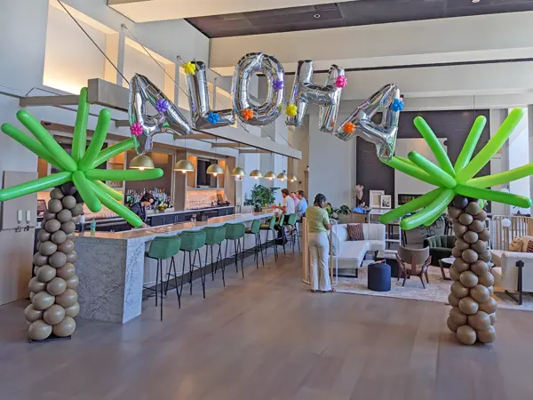 Aloha letter balloon arch with palm trees